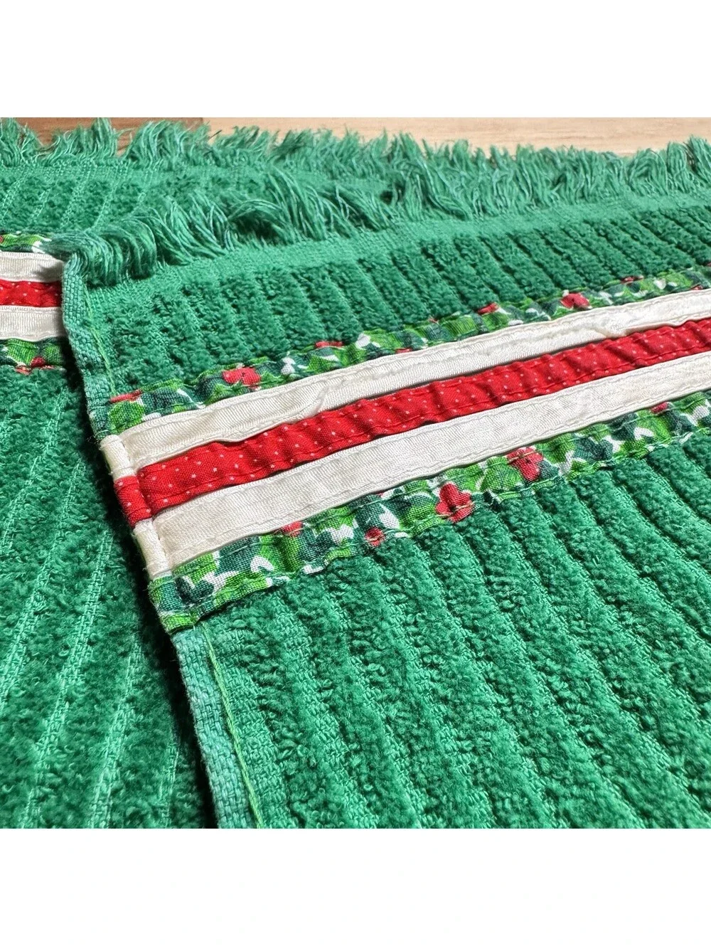 Vintage Cannon Green Christmas Towels Pair Holly Ribbon Fringe USA Made 25x14.5”
